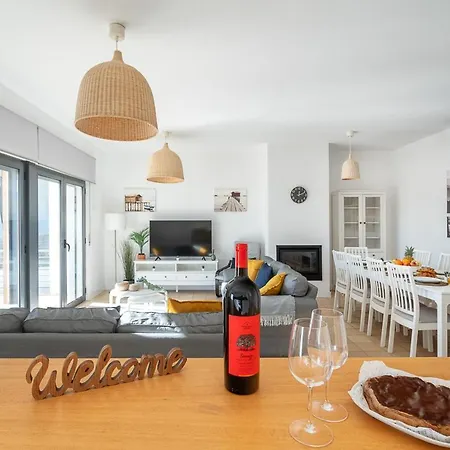 Host Wise - Serene Spacious House - Swimming Pool & Garden Villa