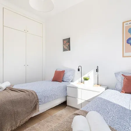 Host Wise - Serene Spacious House - Swimming Pool & Garden Villa