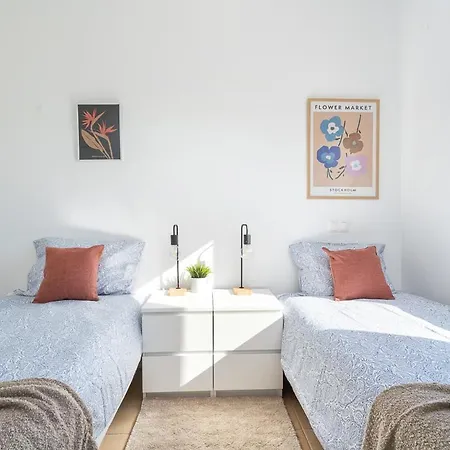 Host Wise - Serene Spacious House - Swimming Pool & Garden Villa