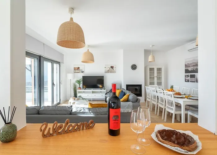 Host Wise - Serene Spacious House - Swimming Pool & Garden Villa