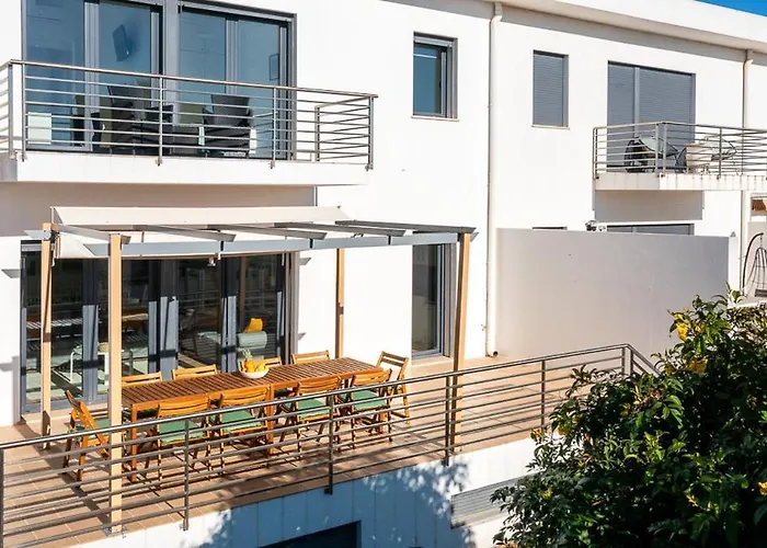 빌라 Host Wise - Serene Spacious House - Swimming Pool & Garden
